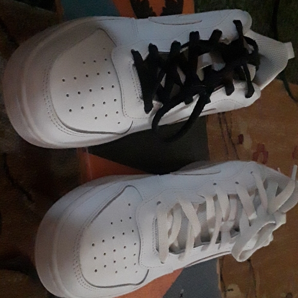 I am selling white nikes air forces - Picture 5 of 5